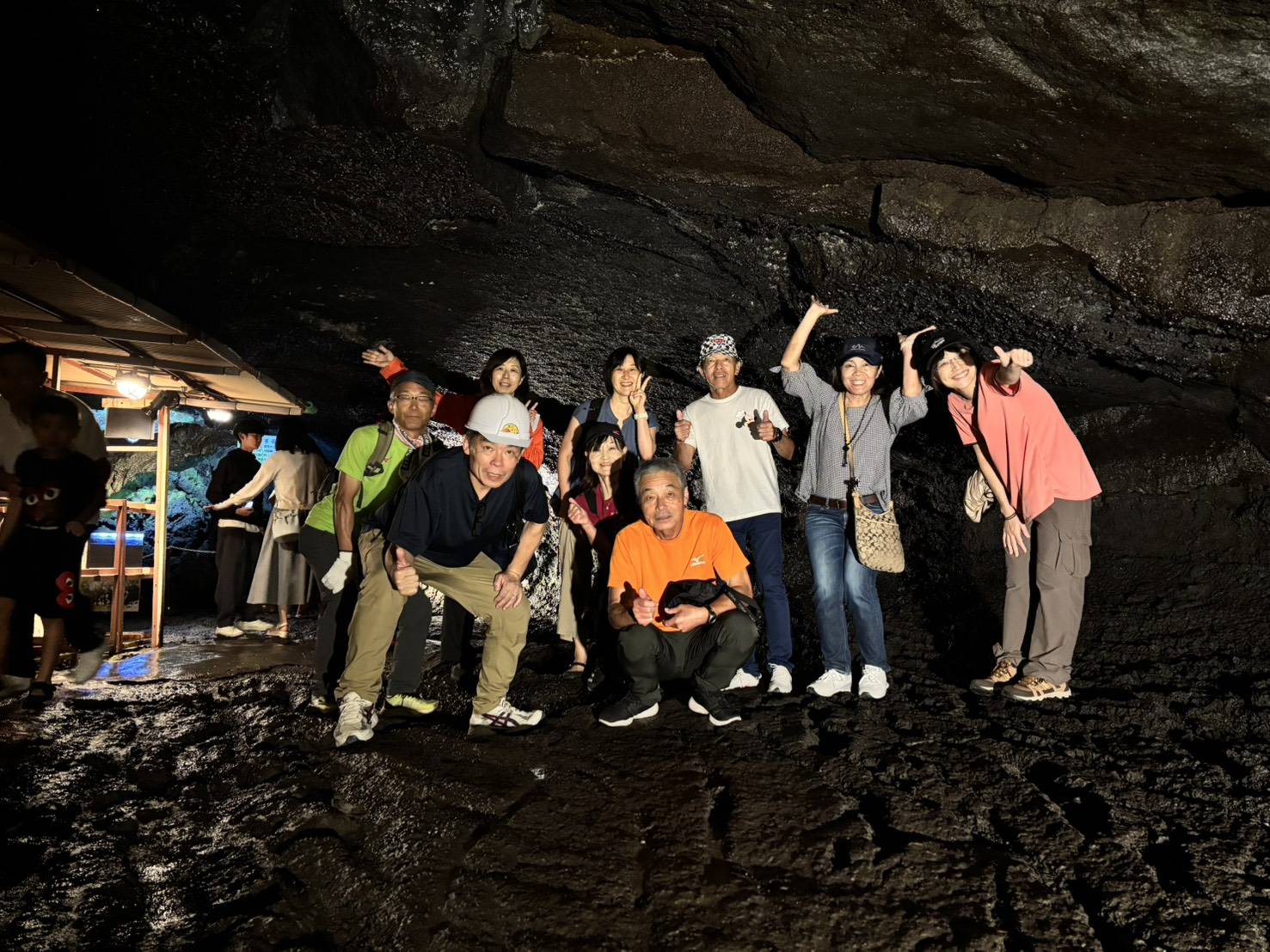 富岳風穴内集合写真１